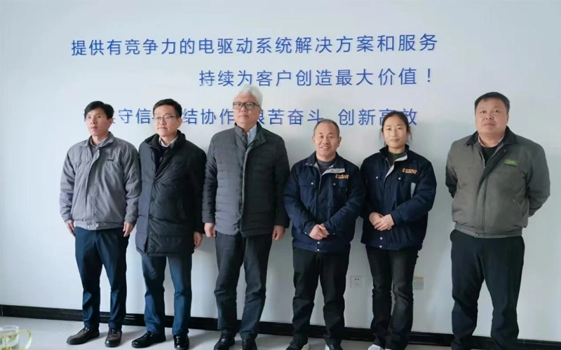 Accueillir chaleureusement de vieux amis avec des coeurs sincères | Honest Edrive reçoit chaleureusement les dirigeants de Clark